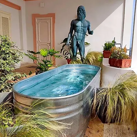 Отель Santa Chiara 4*