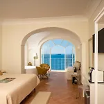 Santa Chiara فندق بوسيتانو