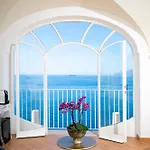 Santa Chiara فندق 4*